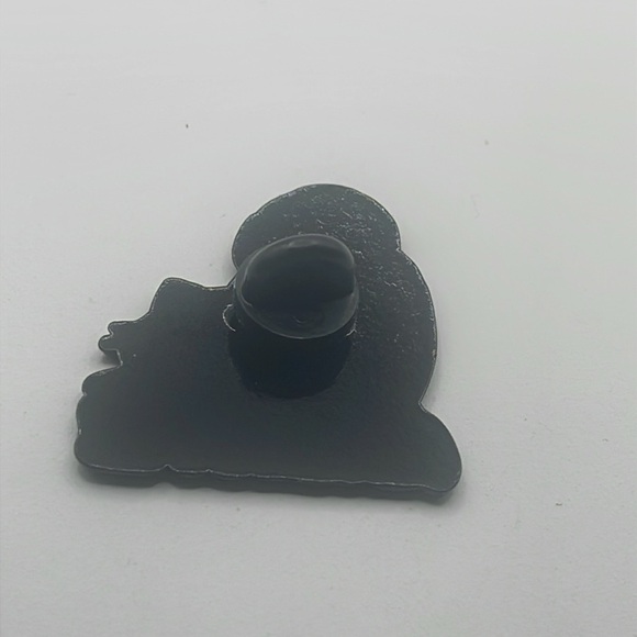 Gray Cat Enamel Pin - Picture 2 of 4